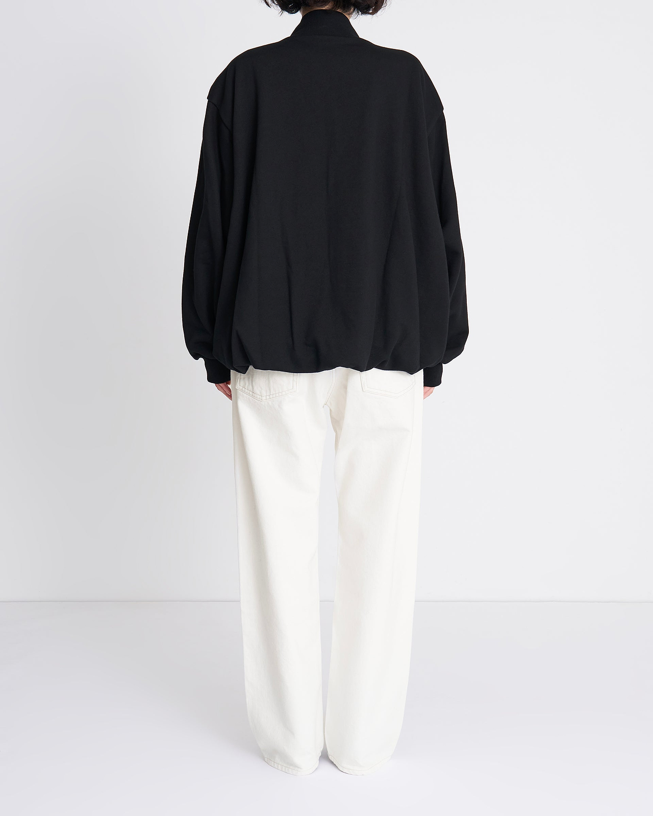【26AW】ハンドエンブロイダーバルーンジャーシージップアップトップ