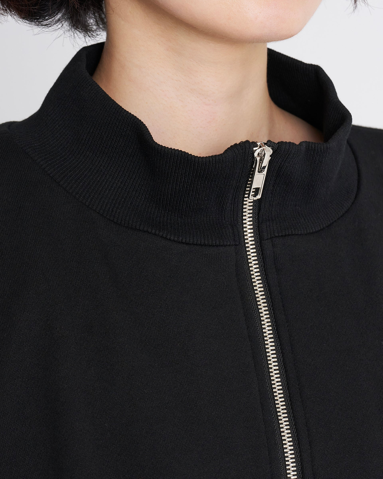 【26AW】ハンドエンブロイダーバルーンジャーシージップアップトップ
