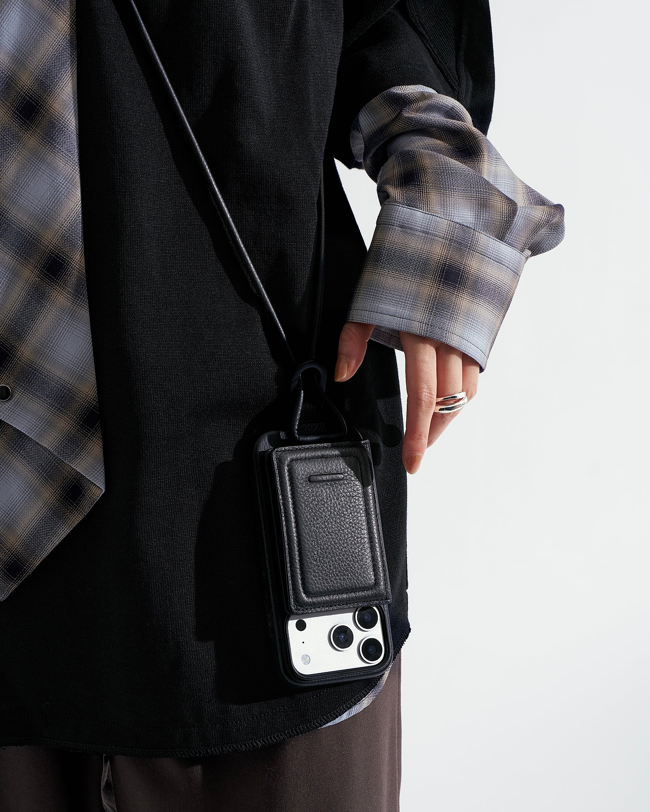 レザーストラップ付iPhoneアクセサリー カードケース