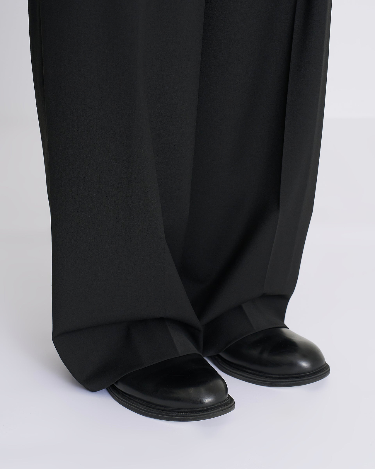 【26AW】オスカー／スーパーセミワイドテイラードパンツ