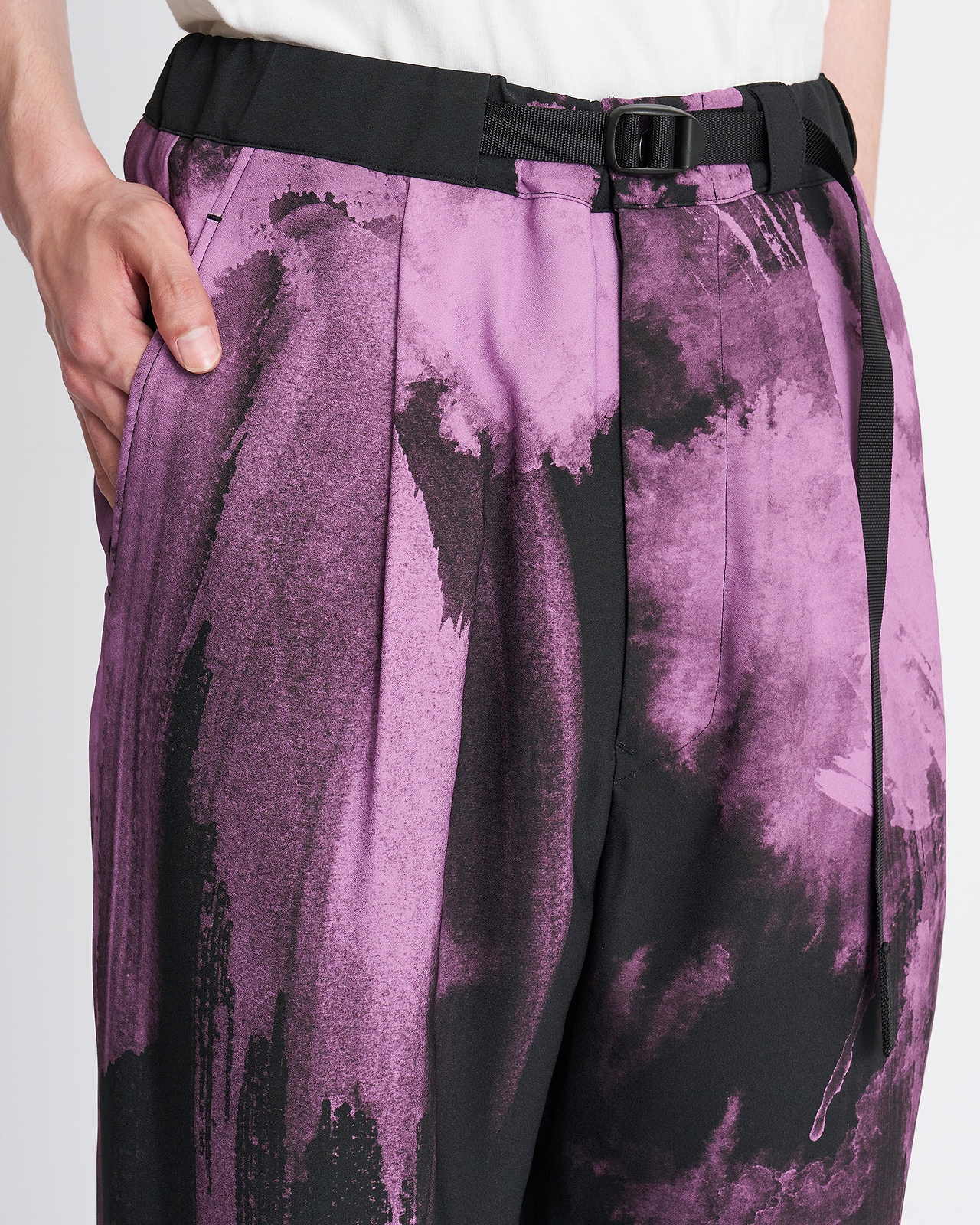 【26AW】テープベルト1タックパンツ