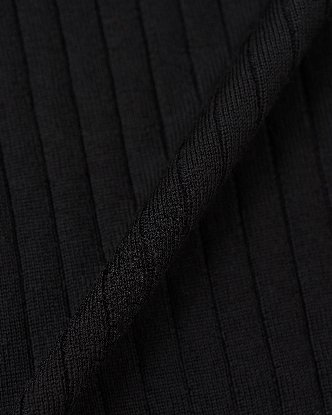 【26AW】15.5ミクロンウールタートルネックニット