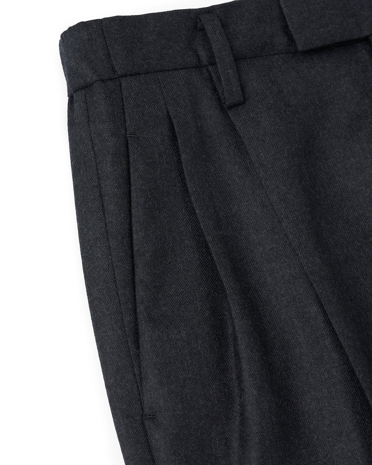 【26AW】ツータックテーパードトラウザーズ