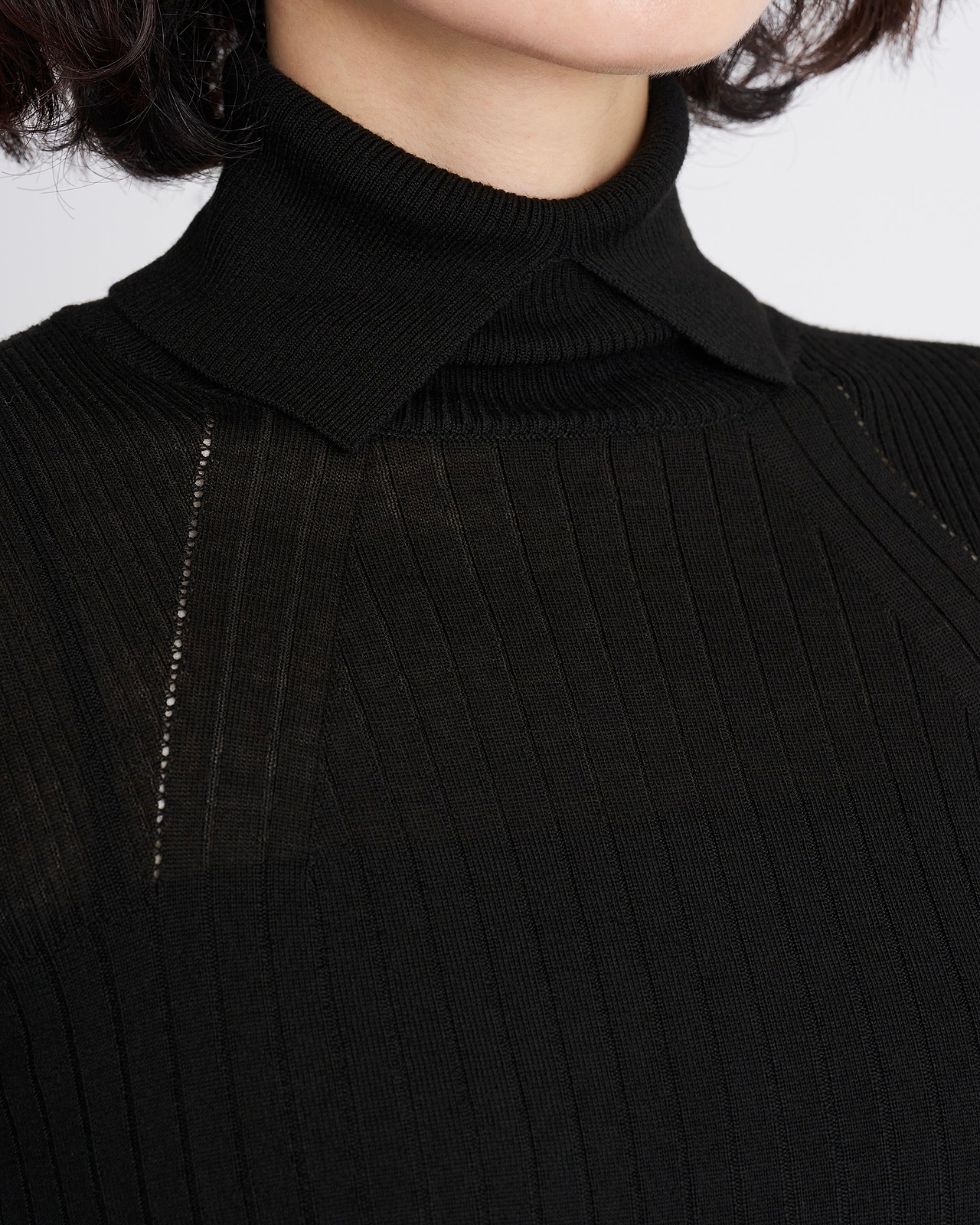【26AW】15.5ミクロンウールタートルネックニット