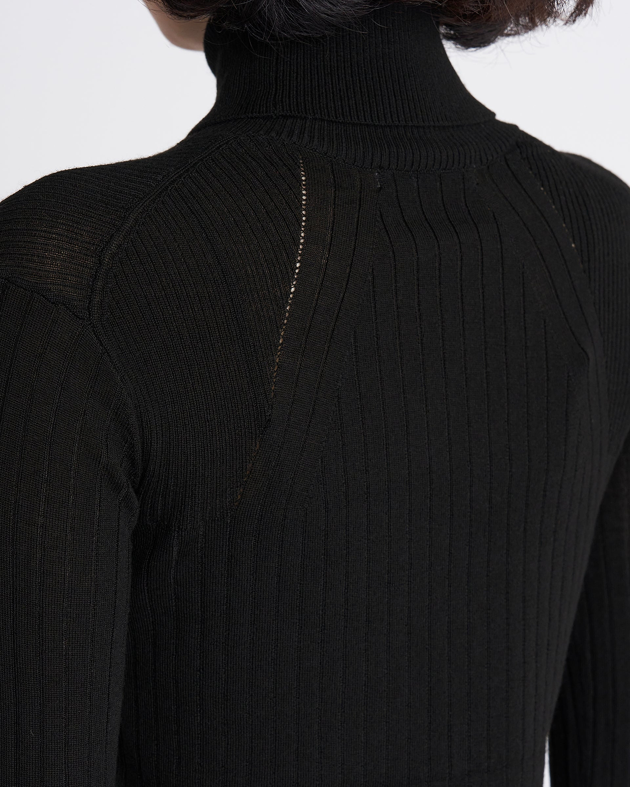 【26AW】15.5ミクロンウールタートルネックニット