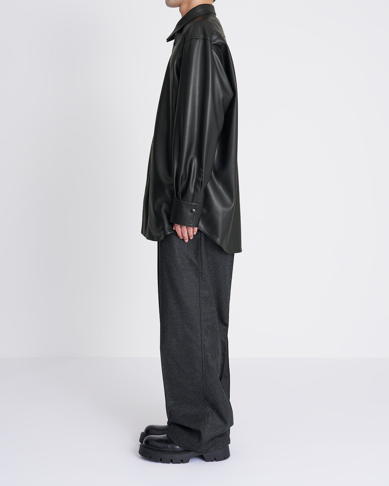 【26AW】シンセティックレザーシャツ