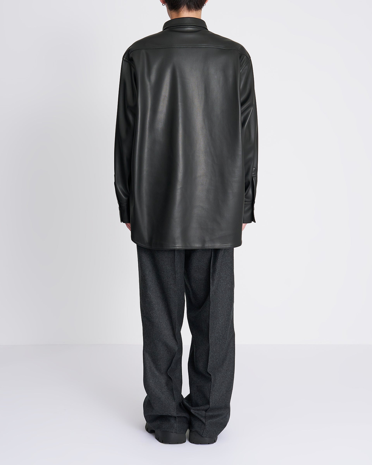 【26AW】シンセティックレザーシャツ