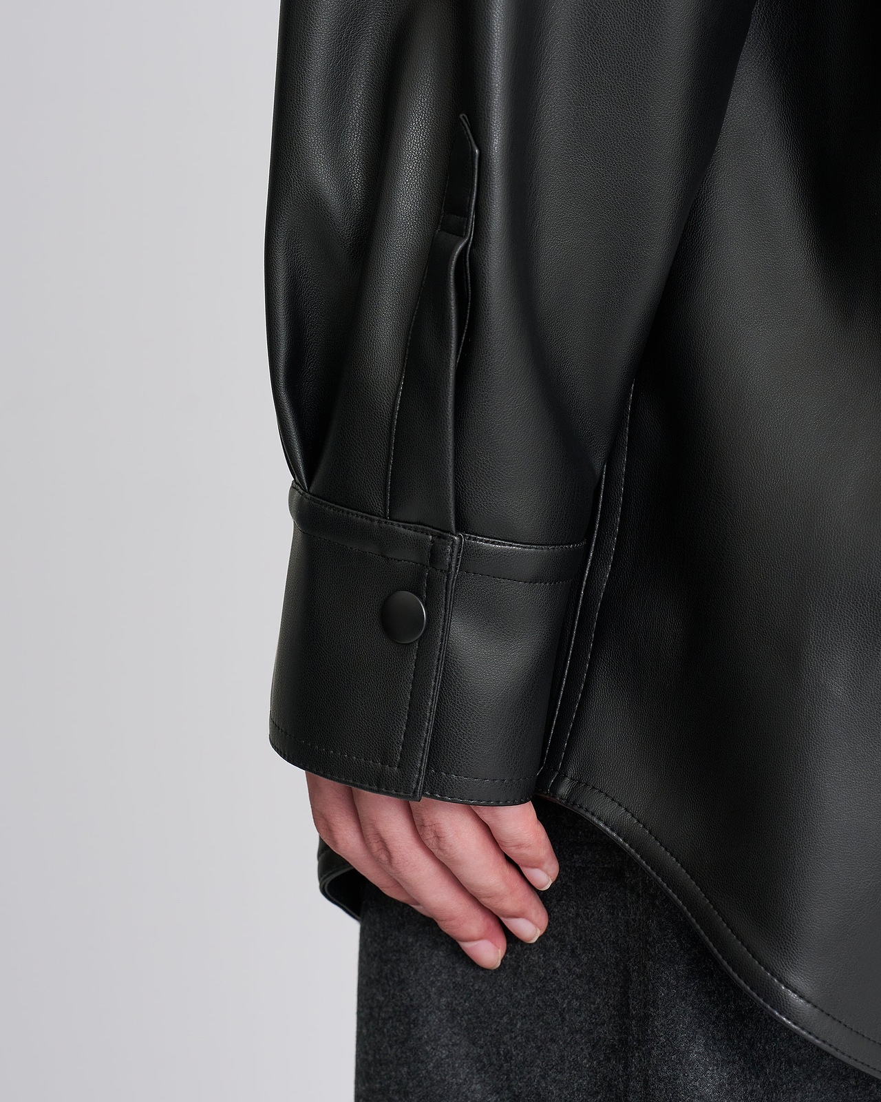 【26AW】シンセティックレザーシャツ