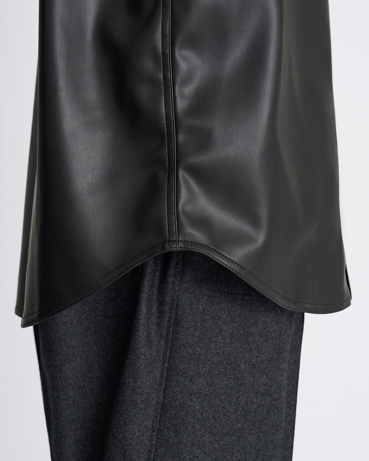 【26AW】シンセティックレザーシャツ