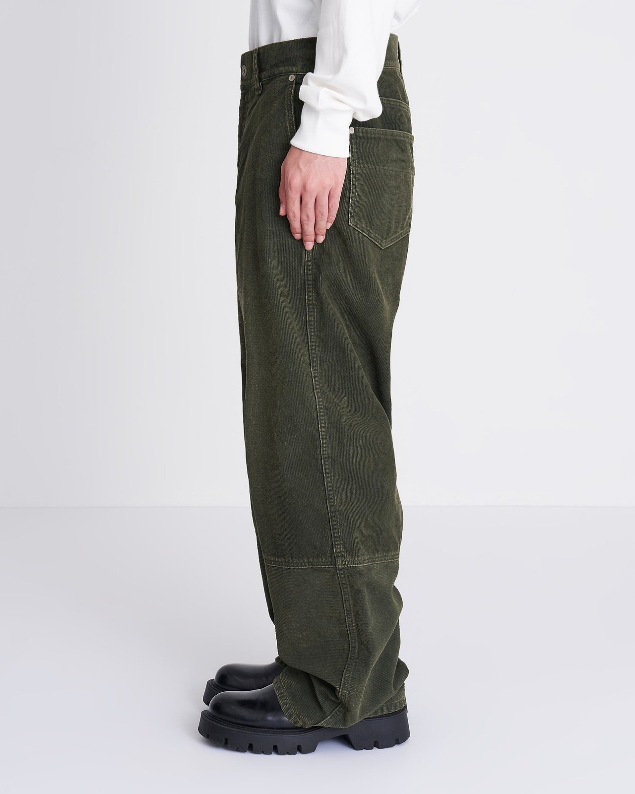 【26AW】コーティッドコーデュロイパンツ