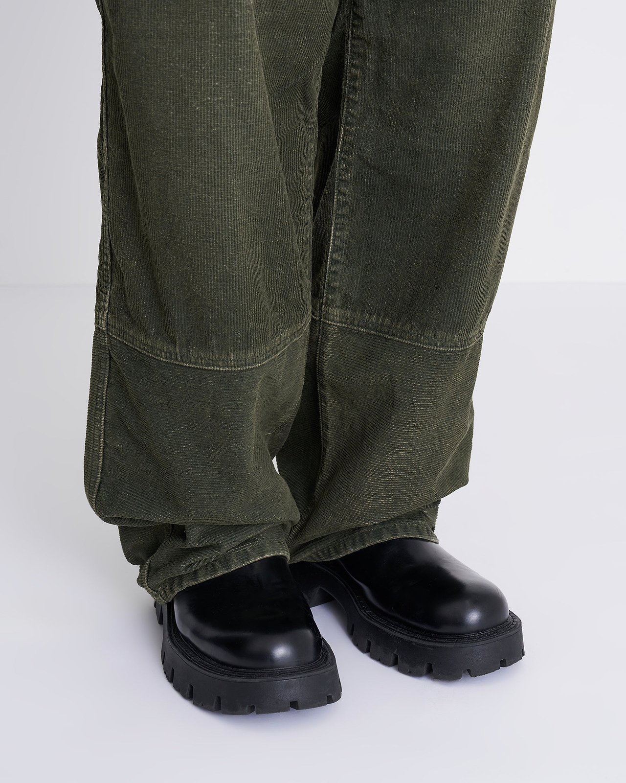 【26AW】コーティッドコーデュロイパンツ