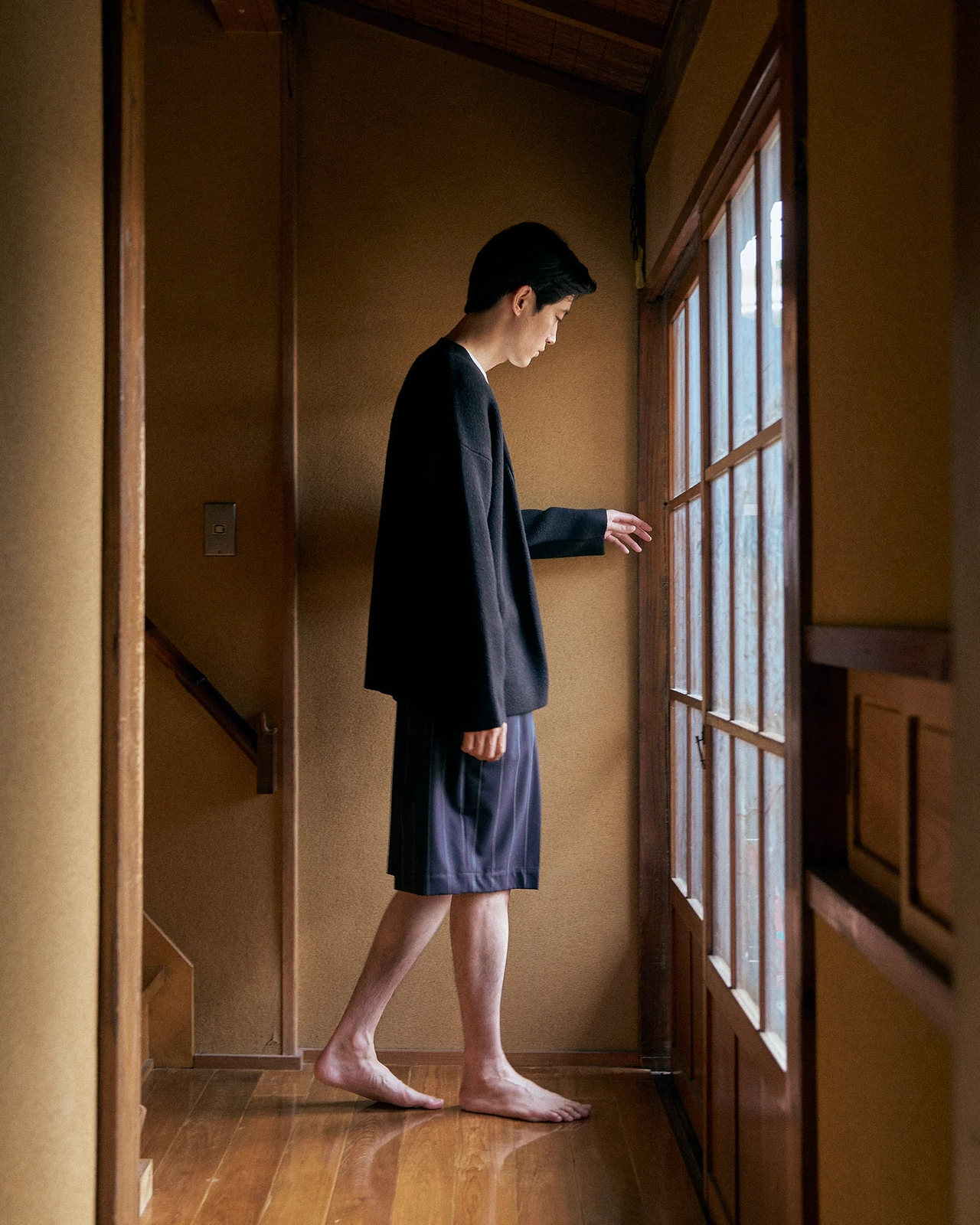 着用サイズFREE／身長185cm（季節の移ろいとともに、衣を替える。秋を見据えて選びたいもの掲載）