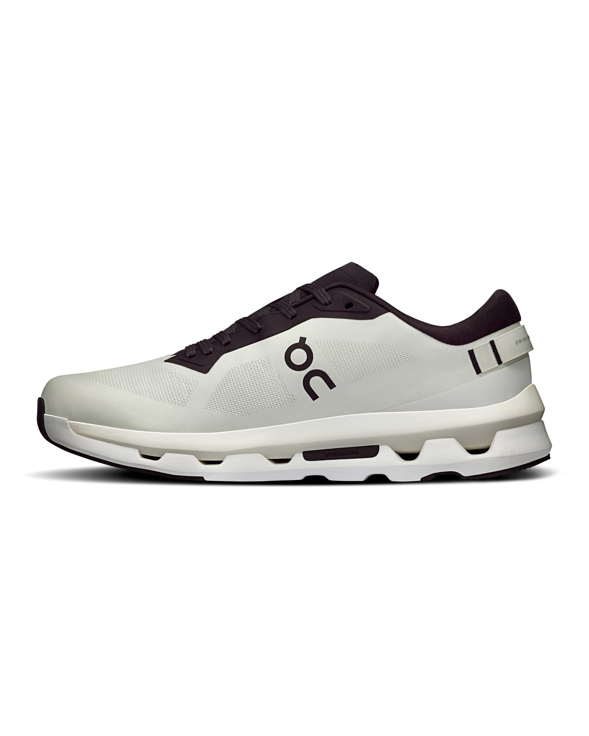 Onクラウドブームゾーン23.5センチ 美品 On】クラウドゾーン（レディース） | Size23-25・ホワイト | 海外製