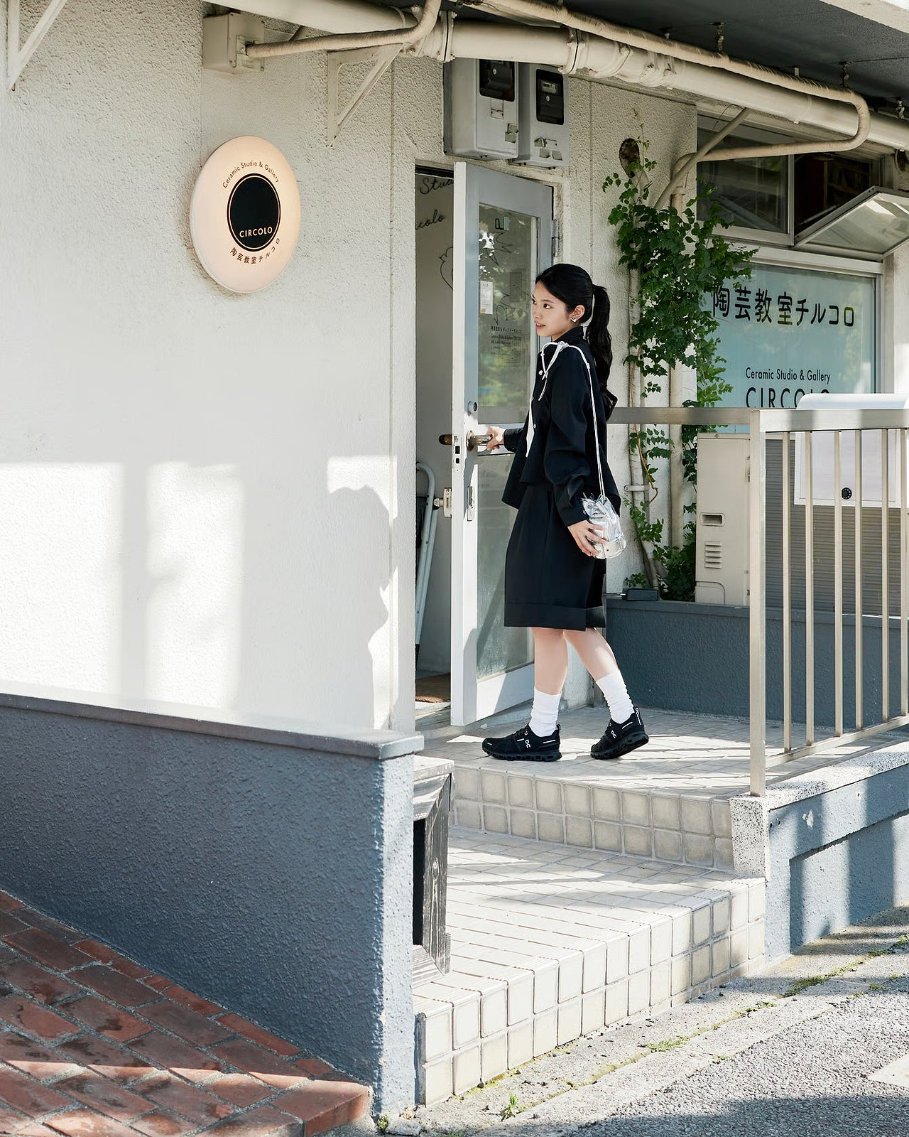 着用サイズ36／身長152cm （【20歳くらいになったらしたいこと】オンのシューズで踏み出した先に、ストーリーがある。No,01 秋好美桜と陶芸教室 掲載）