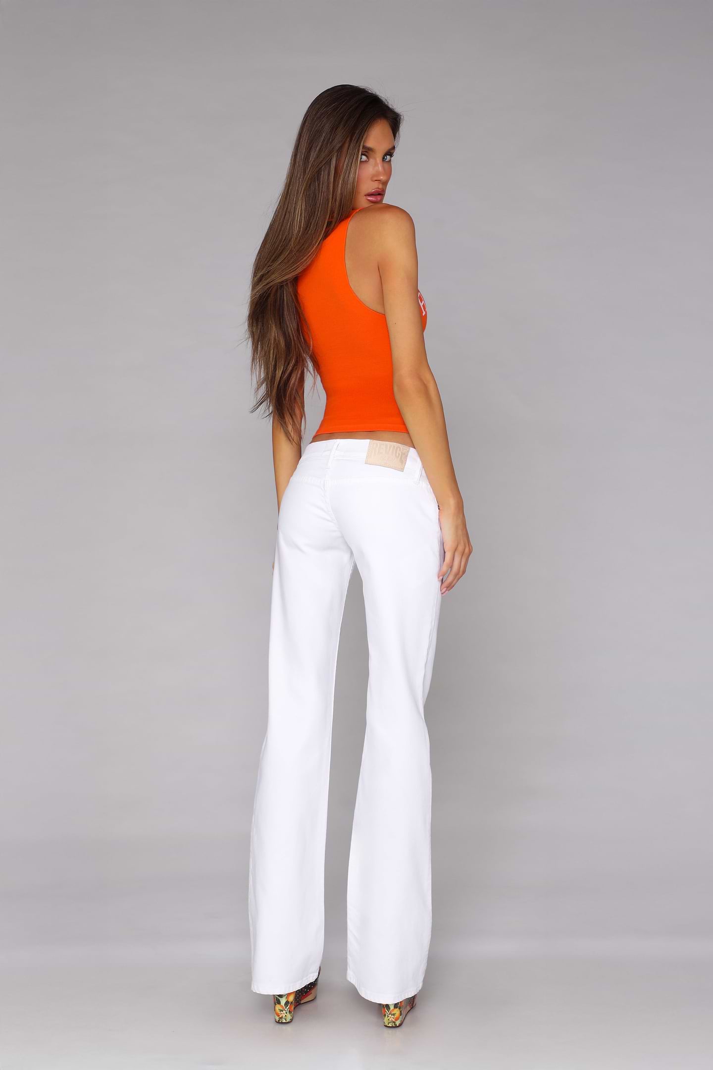 818 / OPTICAL WHITE