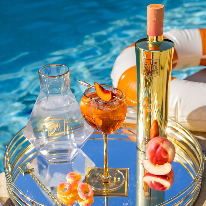 Au Vodka Juicy Peach 70cl & Peach Gold Stem Glass