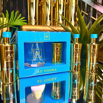 Au Vodka Blue Raspberry Miniature & Diamond Cup Gift Set - Au Vodka