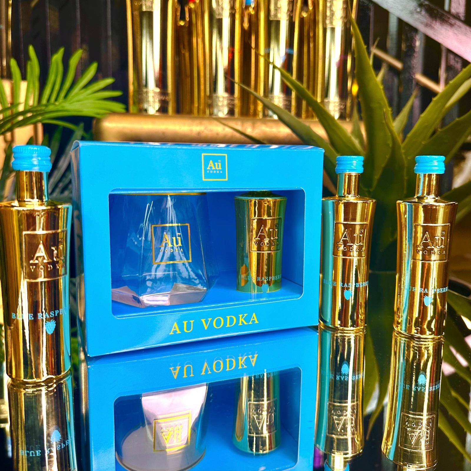Au Vodka Blue Raspberry Miniature & Diamond Cup Gift Set