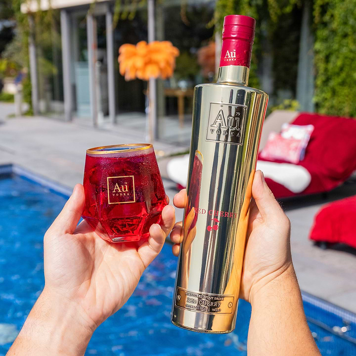 Au Vodka 750ml & Diamond Cut Glass