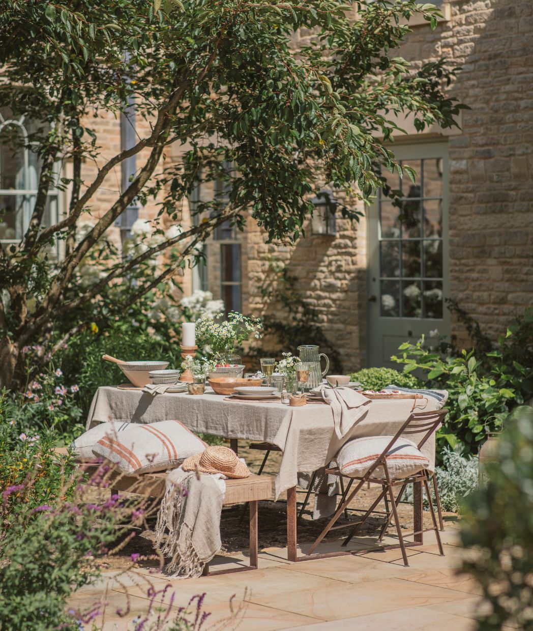 The Quiet Magic of Outdoor Dining and Alfresco Gatherings