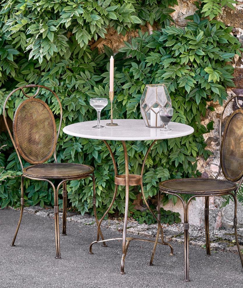 How to Style an Outside Space