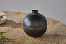 Endo Recycled Iron Vase - Black