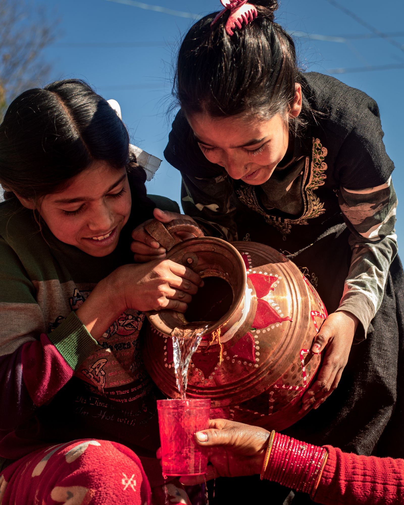 Girls_pouring_water_-_Desktop_New