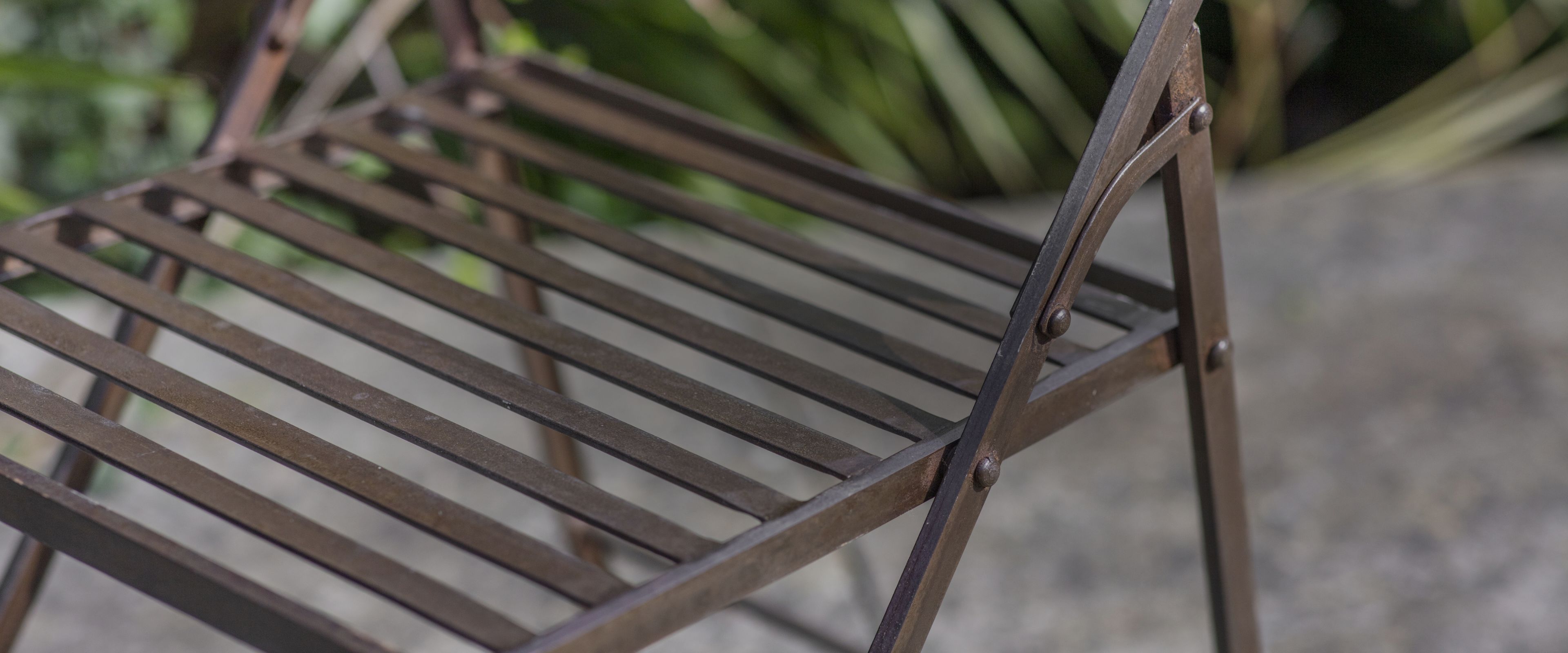 How_to_Clean_Metal_Garden_Furniture-Nkuku