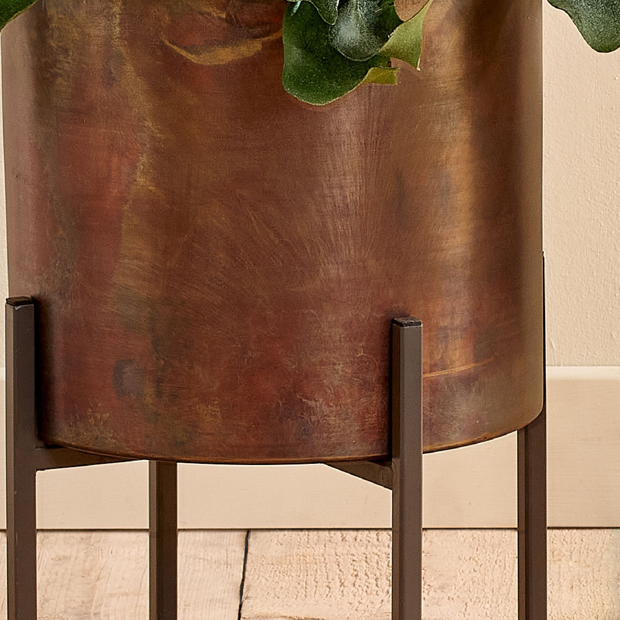 Juoni Iron Planter – Nkuku