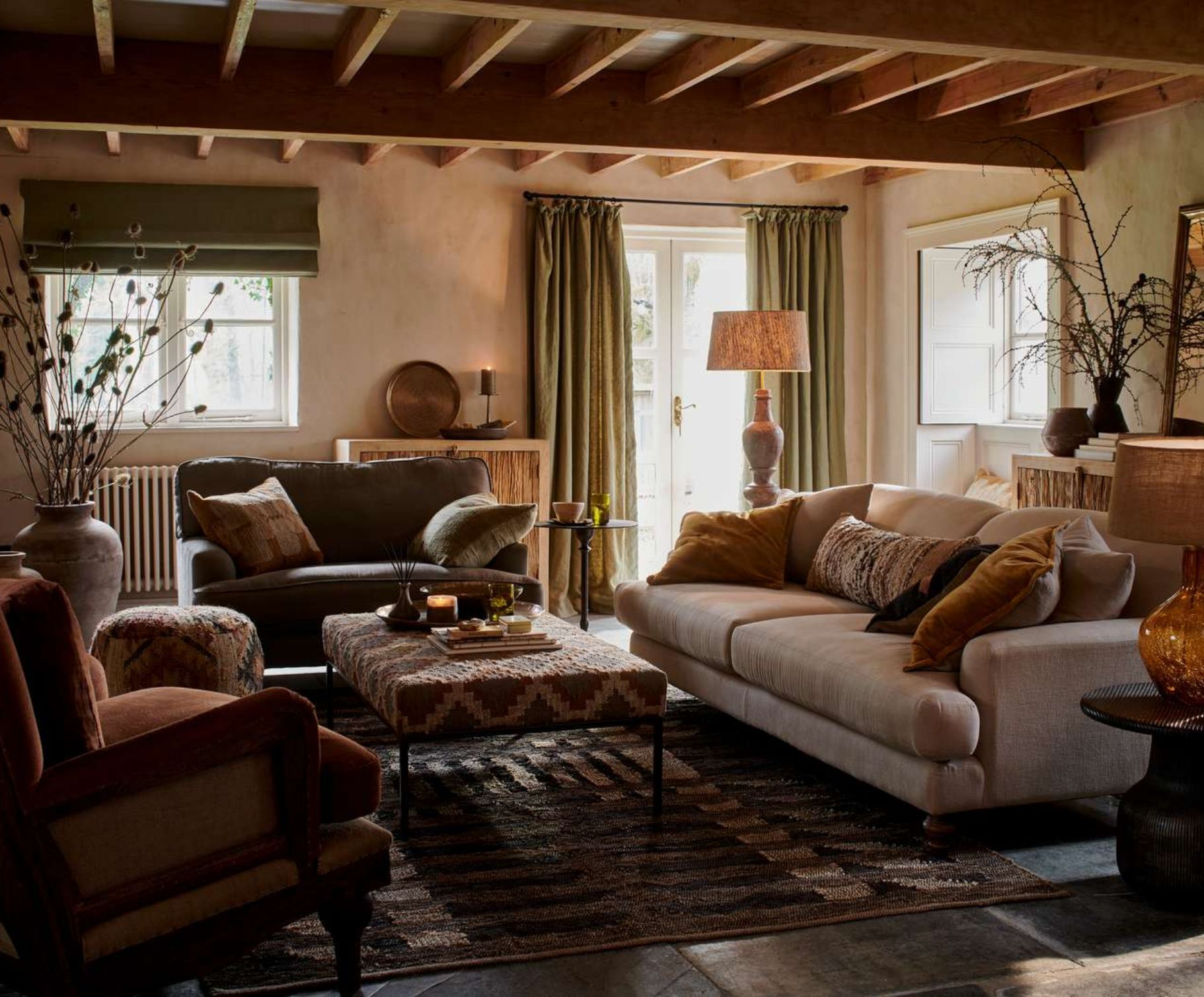 Living_Room_f9b6f26f-ac29-4c46-994e-dc816e4c5970-Nkuku