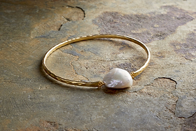 Parahu Pearl Bracelet - White-GIFTING-Nkuku