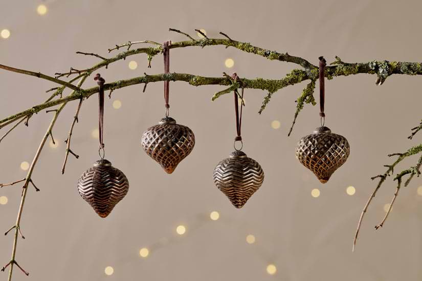 Varu Baubles - Black & Gold - (Set of 4)-CHRISTMAS DECORATIONS-Nkuku
