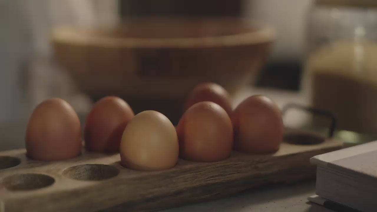 Anda Mango Wood Egg Holder - Natural