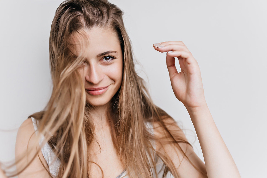 woman with healthy blonde hair