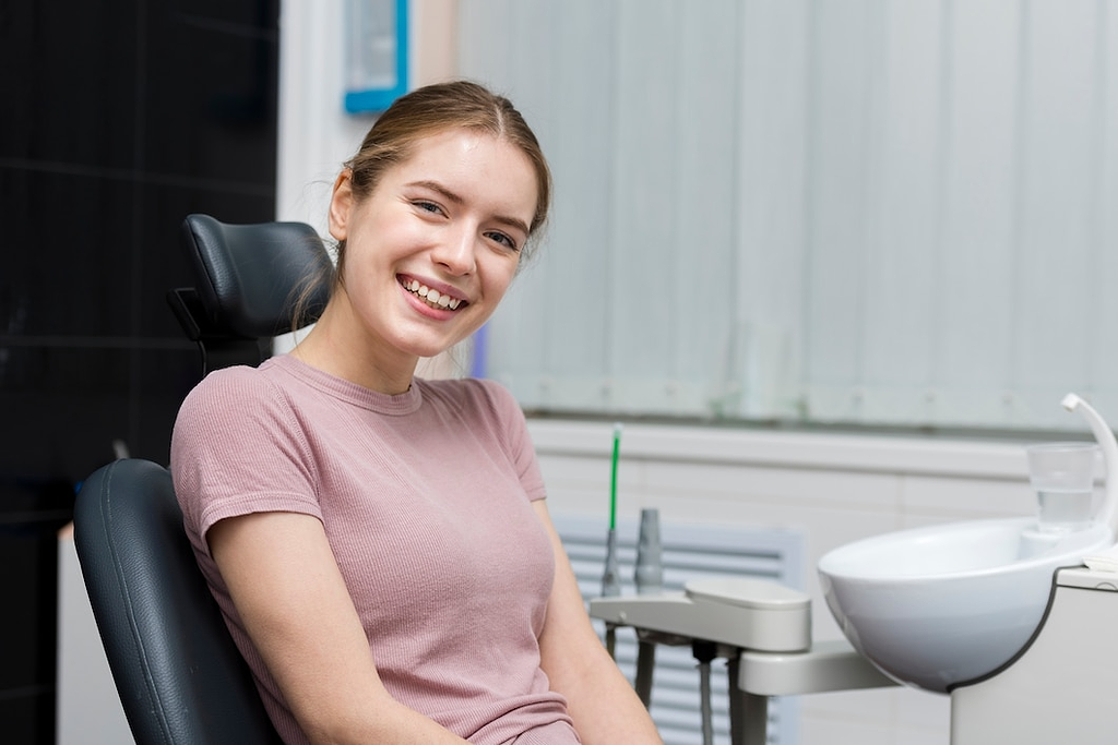 lady with health teeth smiling