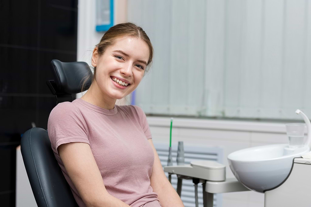 lady with health teeth smiling