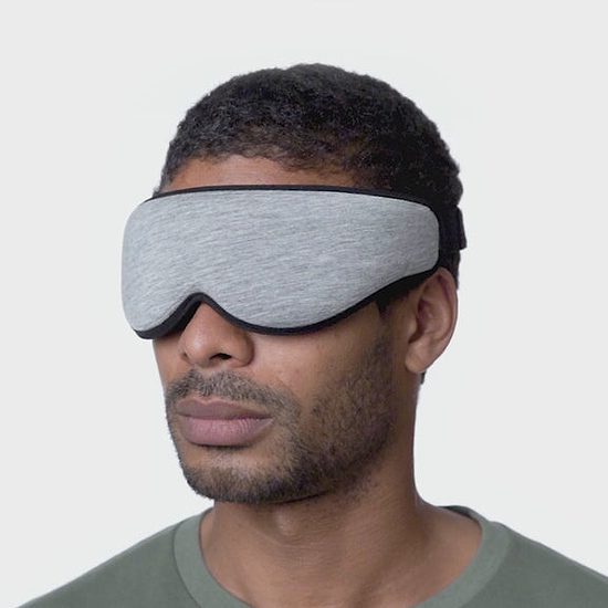Midnight Grey Eye Mask highlighting its blink-friendly eye cups, nose bridge, 6 layers for total blackout, no-snag strap, and an adaptable fit.
