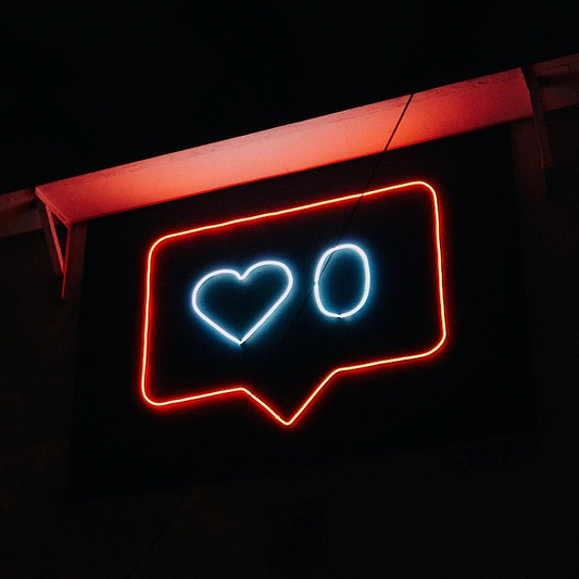 5 Tips to disconnect from social media and learn to be present - Ostrichpillow