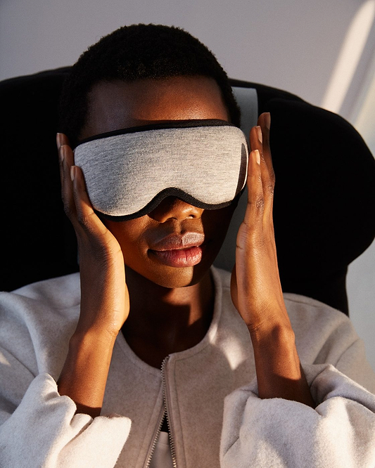 Contoured vs Flat Sleep Masks: Which Blocks More Light? - Ostrichpillow