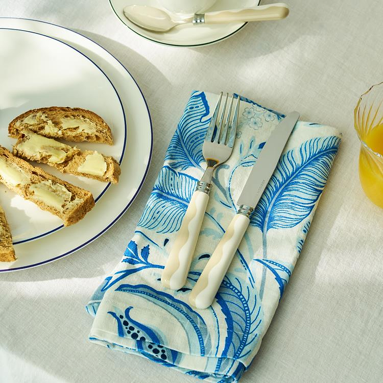 Wave Cutlery - Cappuccino & White (16‑Piece Set)