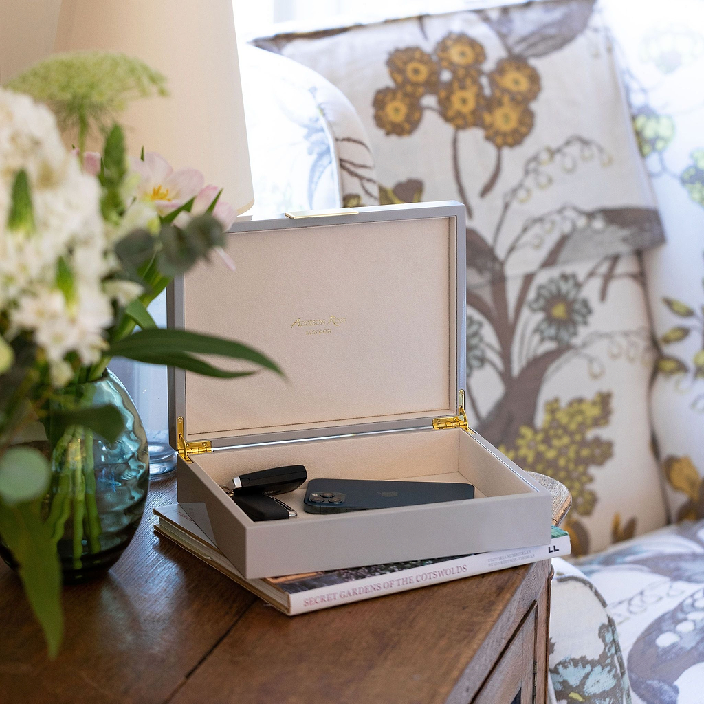 Large Chiffon Lacquer Box With Gold
