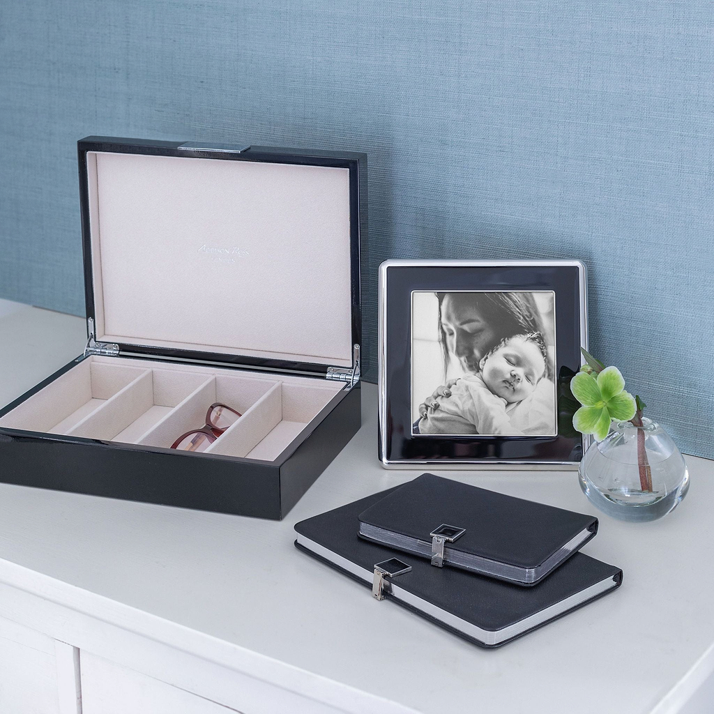 Caja grande para gafas en negro y plateado