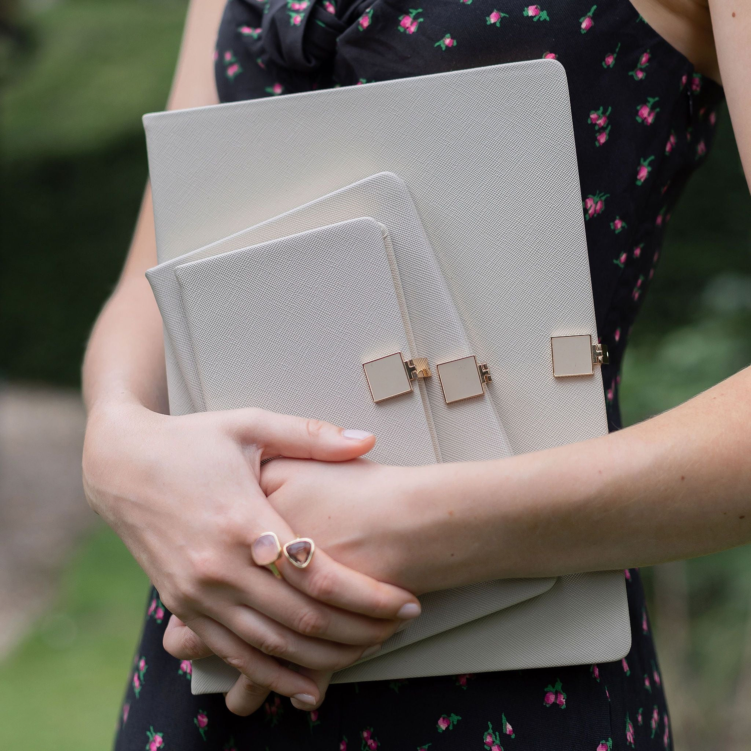Cahier A6 gris et or