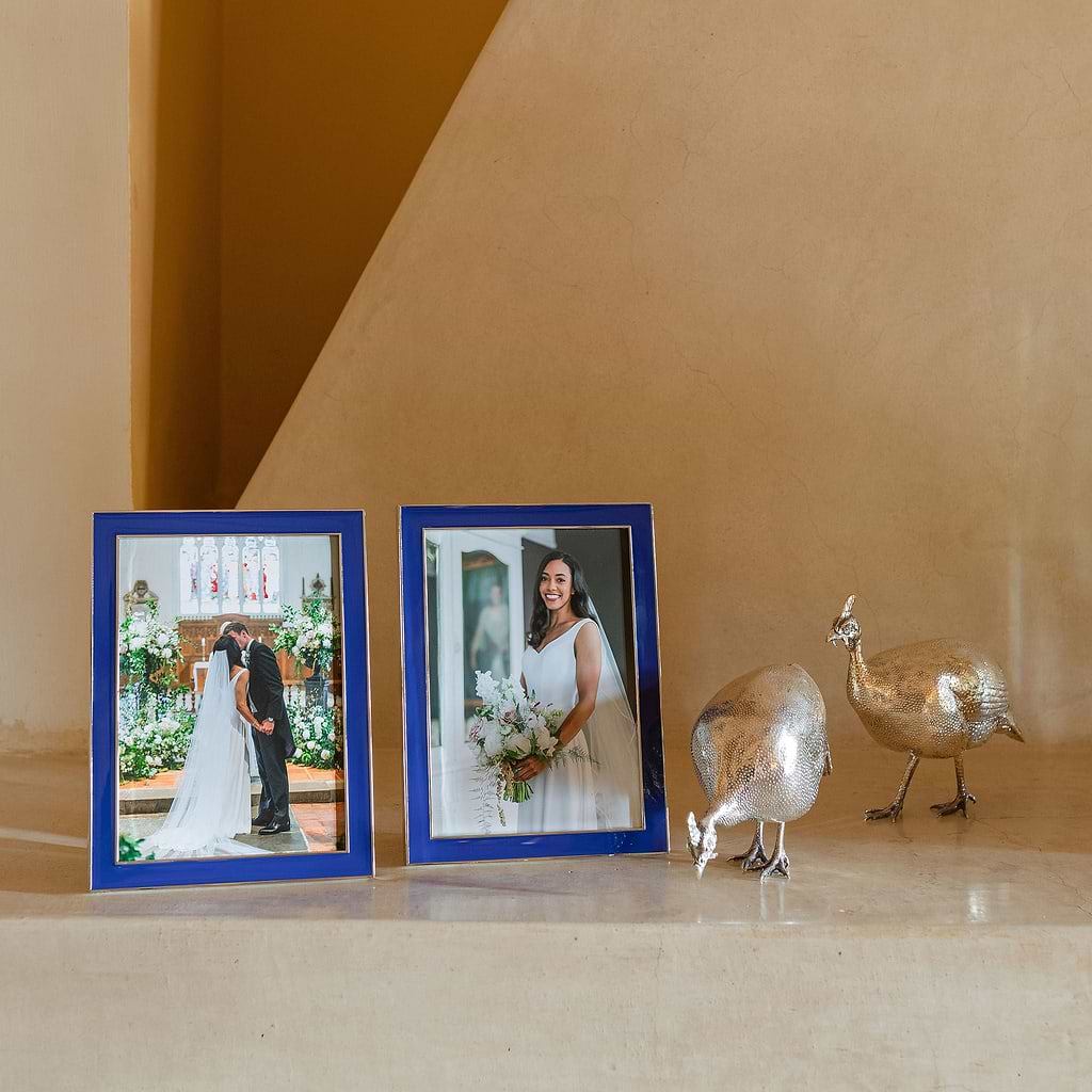 Cornice in smalto blu reale e argento