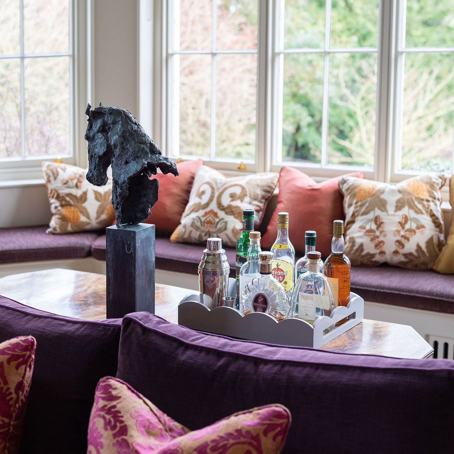 Drinks served on a gray chiffon lacquer tray