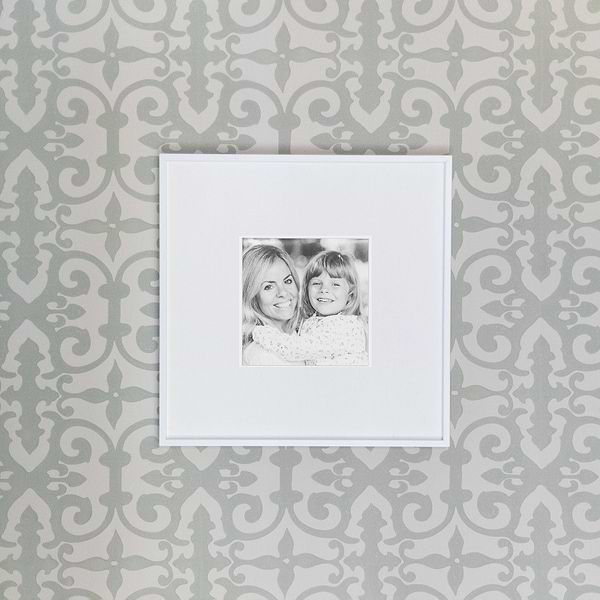 Single Aperture White Wall Hanging Frame