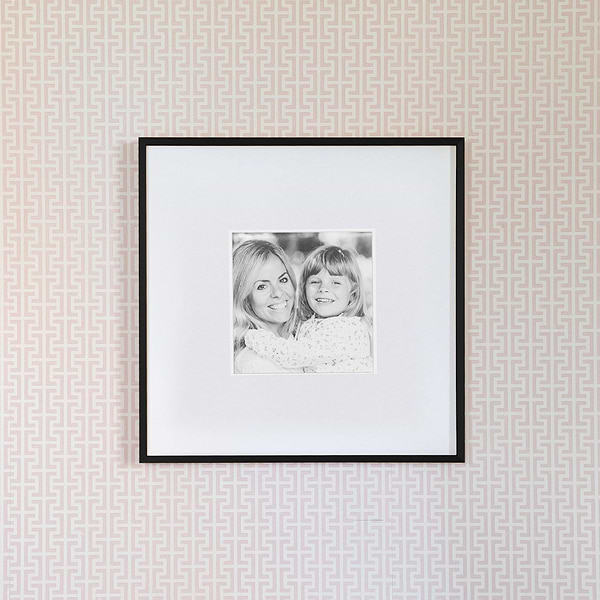 Single Aperture Black Wall Hanging Frame