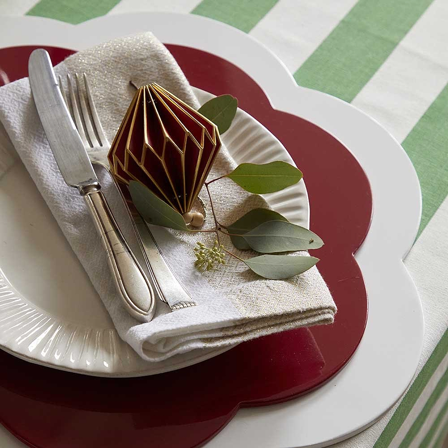 White Large Scallop Lacquer Placemats – Set of 4 - Addison Ross Ltd UK