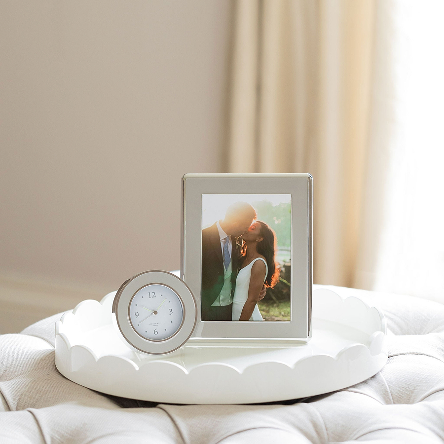 White Round Medium Lacquered Scallop Tray - Addison Ross Ltd UK