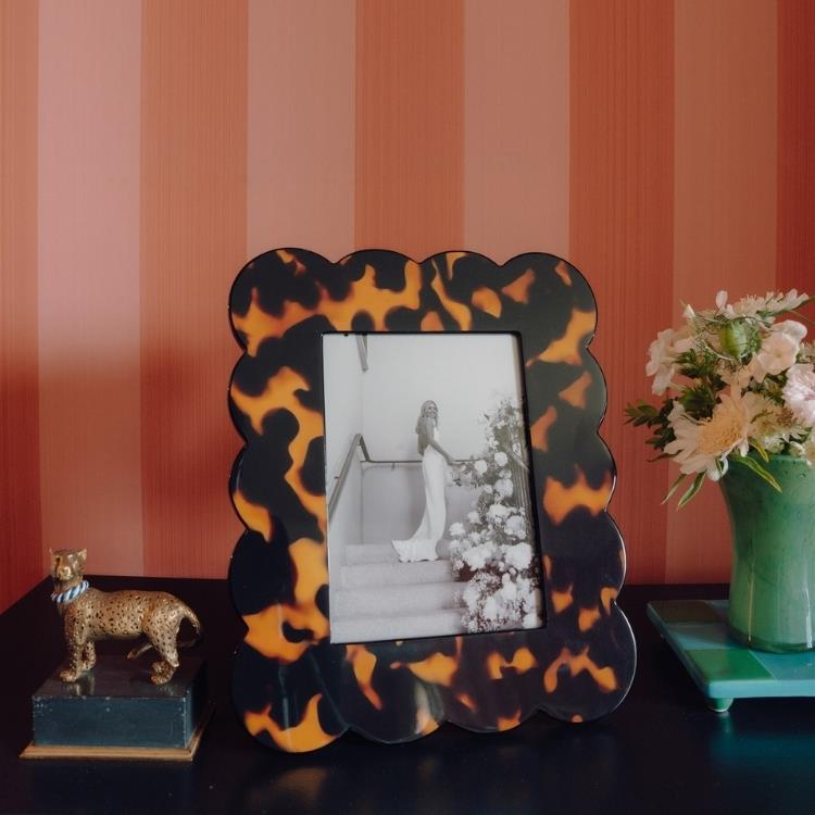 Tortoiseshell Scalloped Photo Frame – Addison Ross Ltd USA